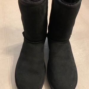 Ugg boots NWOT 9